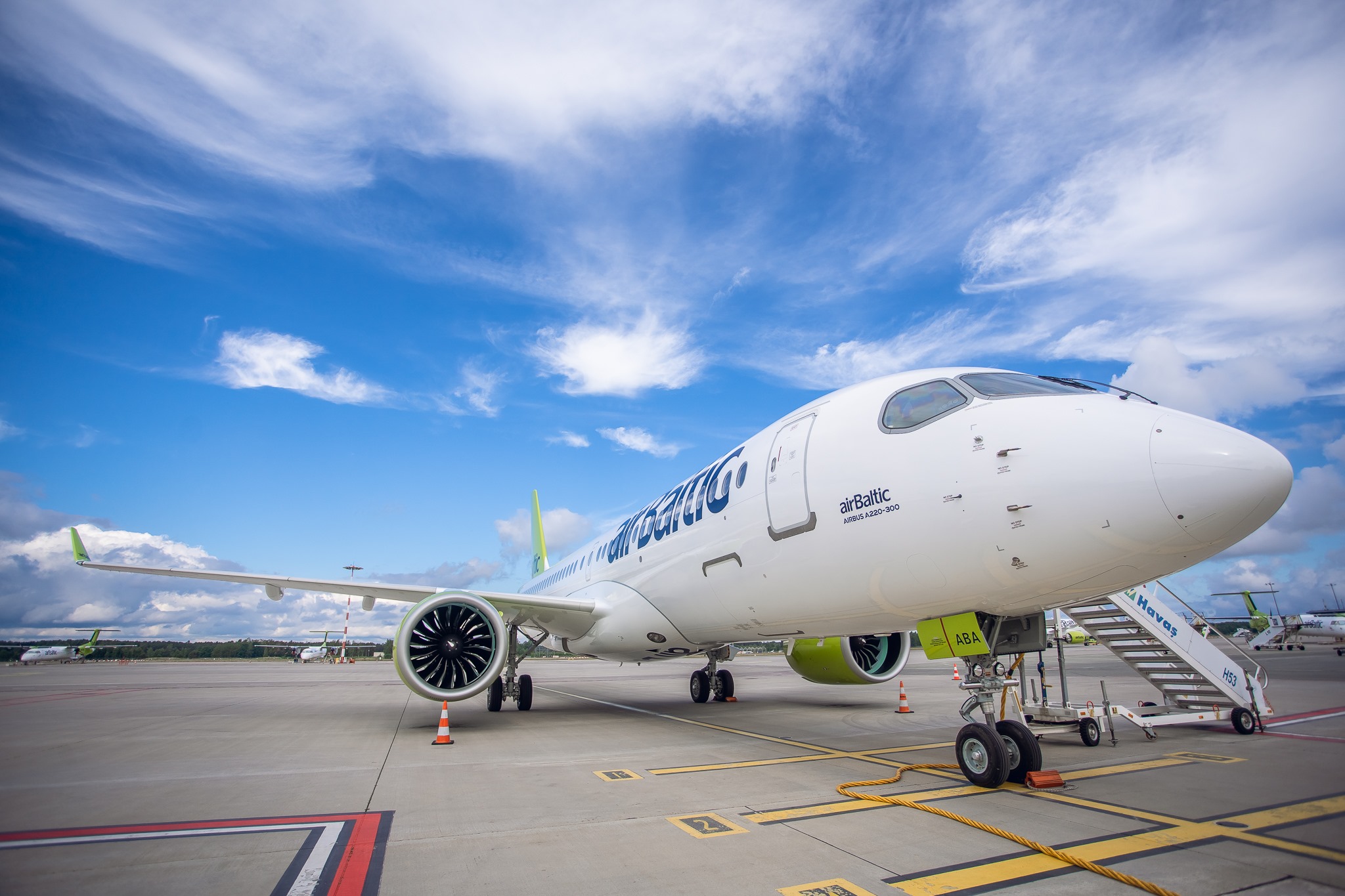 В июле airBaltic перевезла на 90% пассажиров больше, чем в июне