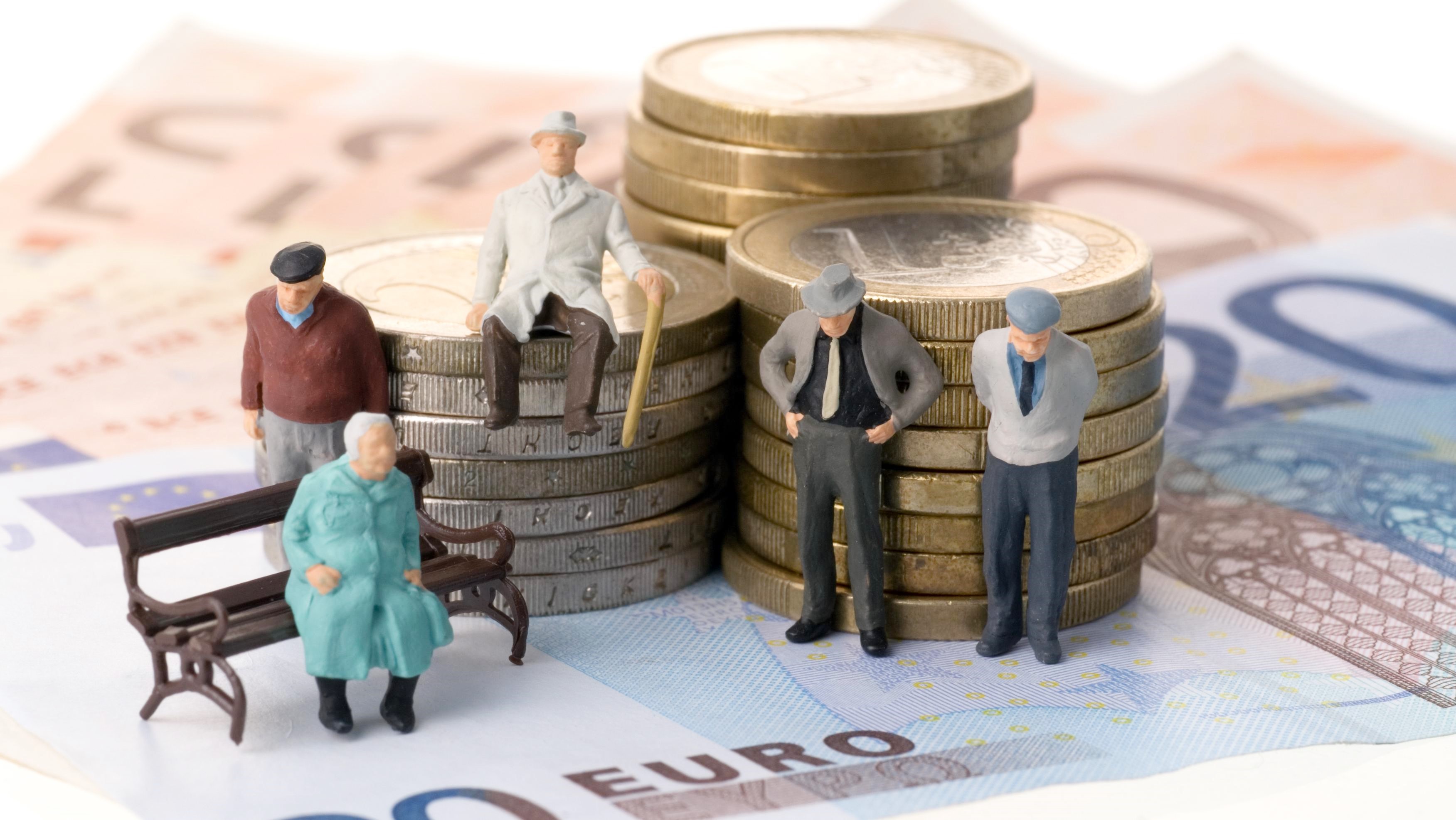 Банк Латвии: нынешние сорокалетние получат при выходе на пенсию около 20% от своей зарплаты