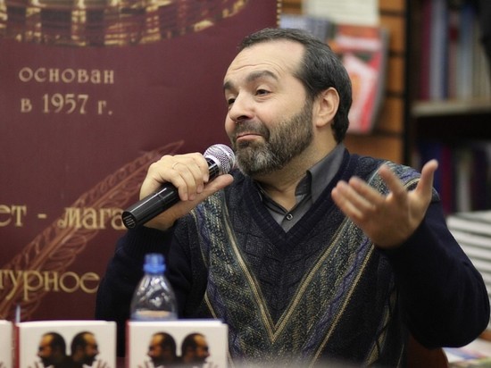 "Я принял решение переждать снаружи". Публицист Шендерович уезжает из России