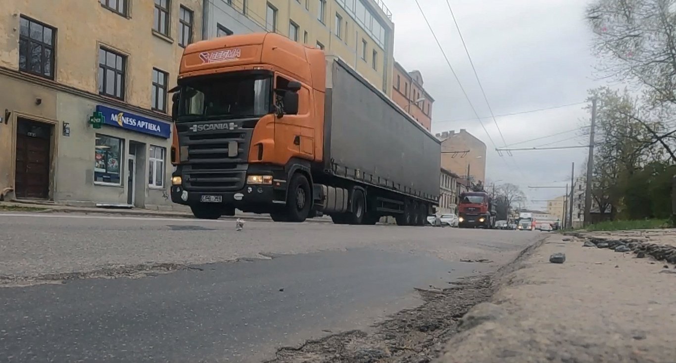 По Пернавас в Риге запрещено движение грузовых машин