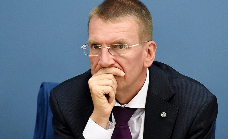 Латвийцев эвакуируют автобусами через Львов Латвийцев эвакуируют автобусами через Львов