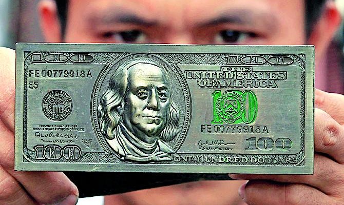 Кому выгодна девальвация евро и усиление доллара