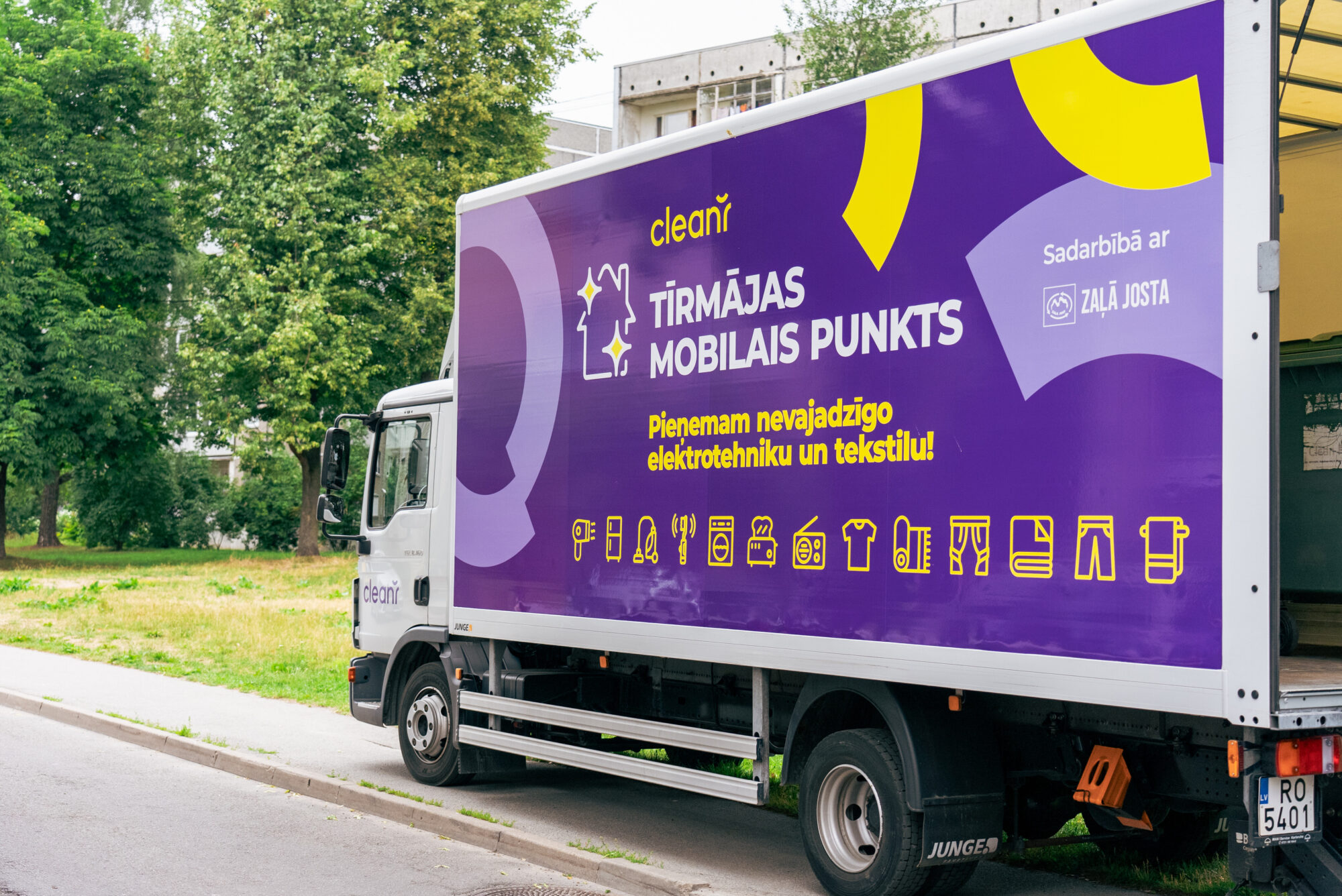 Latvijas iedzīvotāji akcijā "Tīrmāja" pavasarī nodevuši 975 tonnas atkritumu