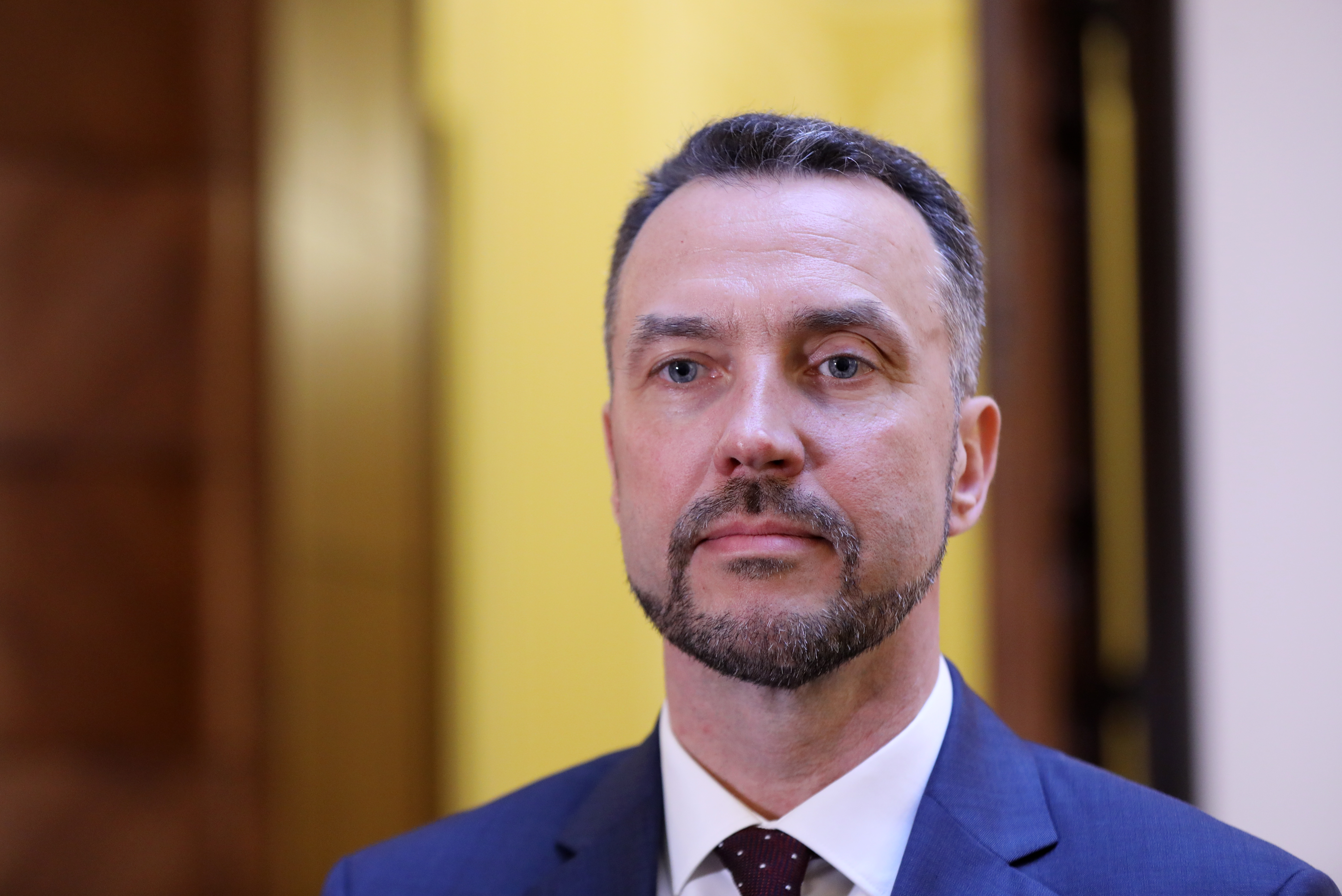 Министр: нет сигналов о том, что кто-то из украинских беженцев в Латвии остался без крова