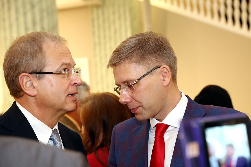 ЕП проголосует о снятии депутатского иммунитета с Ушакова и Америкса