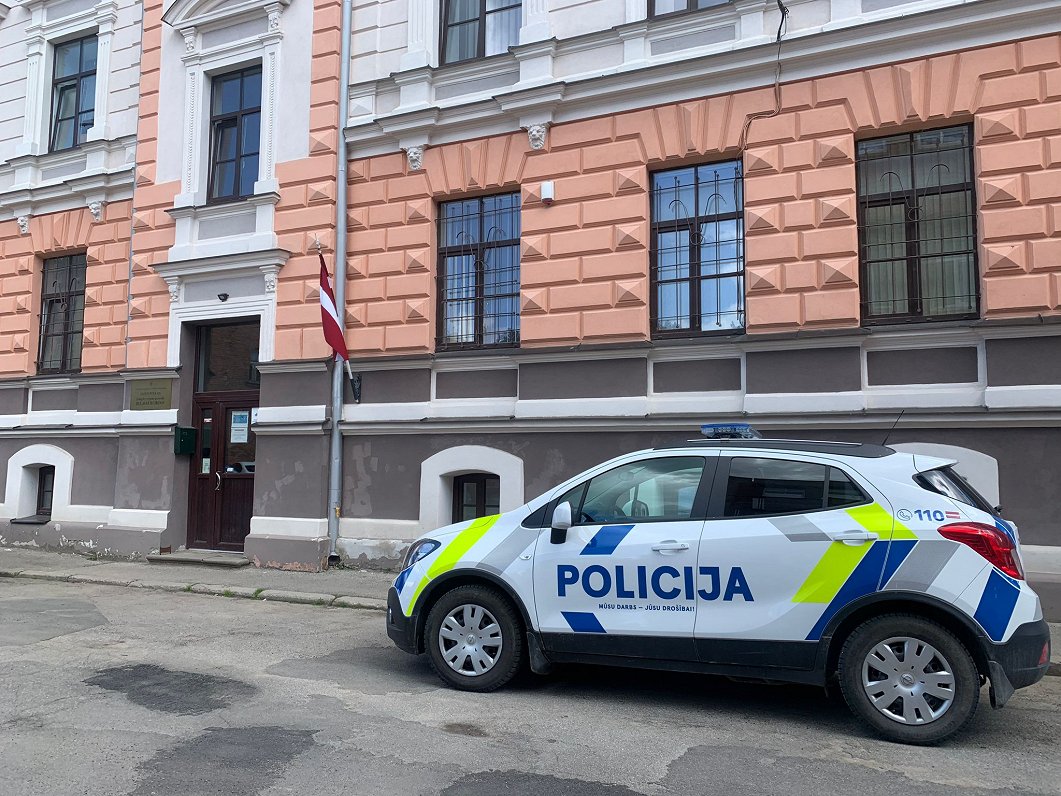 Избиение девочки в Елгаве: полиция заведет уголовное дело