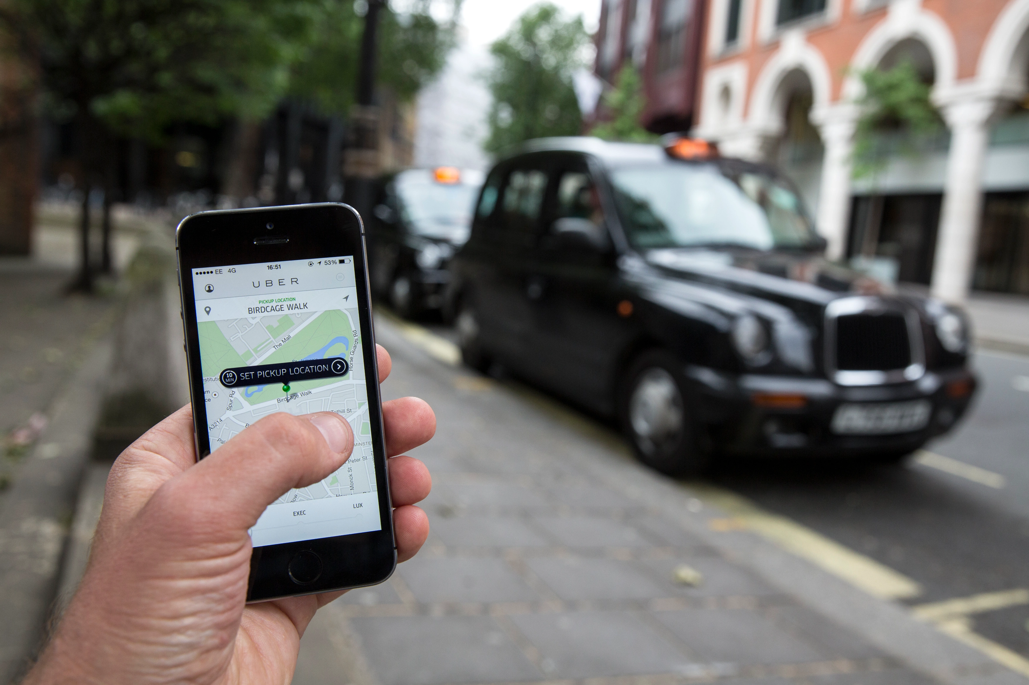 Водители Uber в Великобритании устроили 24-часовую забастовку