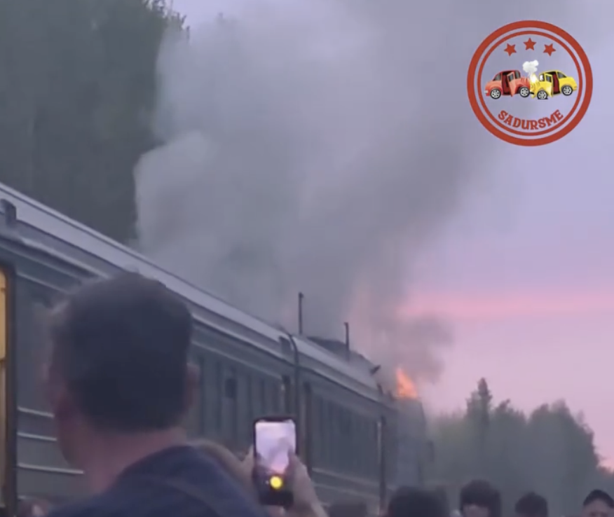 Otrdienas vakarā pie Daugavpils dedzis pasažieru dīzeļvilciens