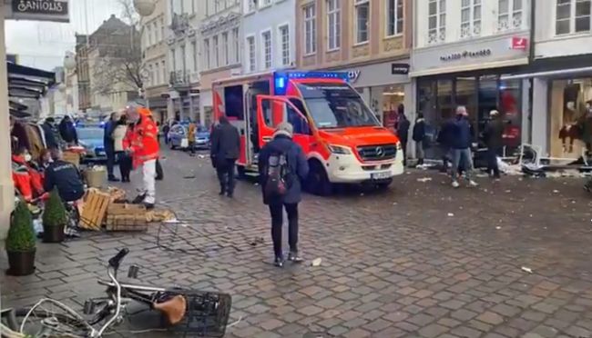 В Германии назвали наезд на пешеходов в Трире безумным поступком