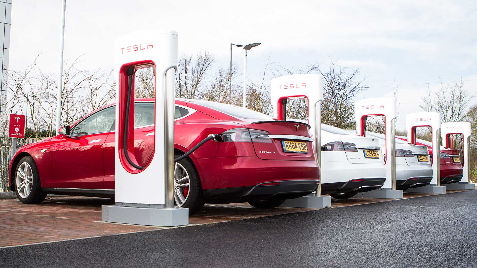 Найден способ майнить криптовалюту с помощью Tesla