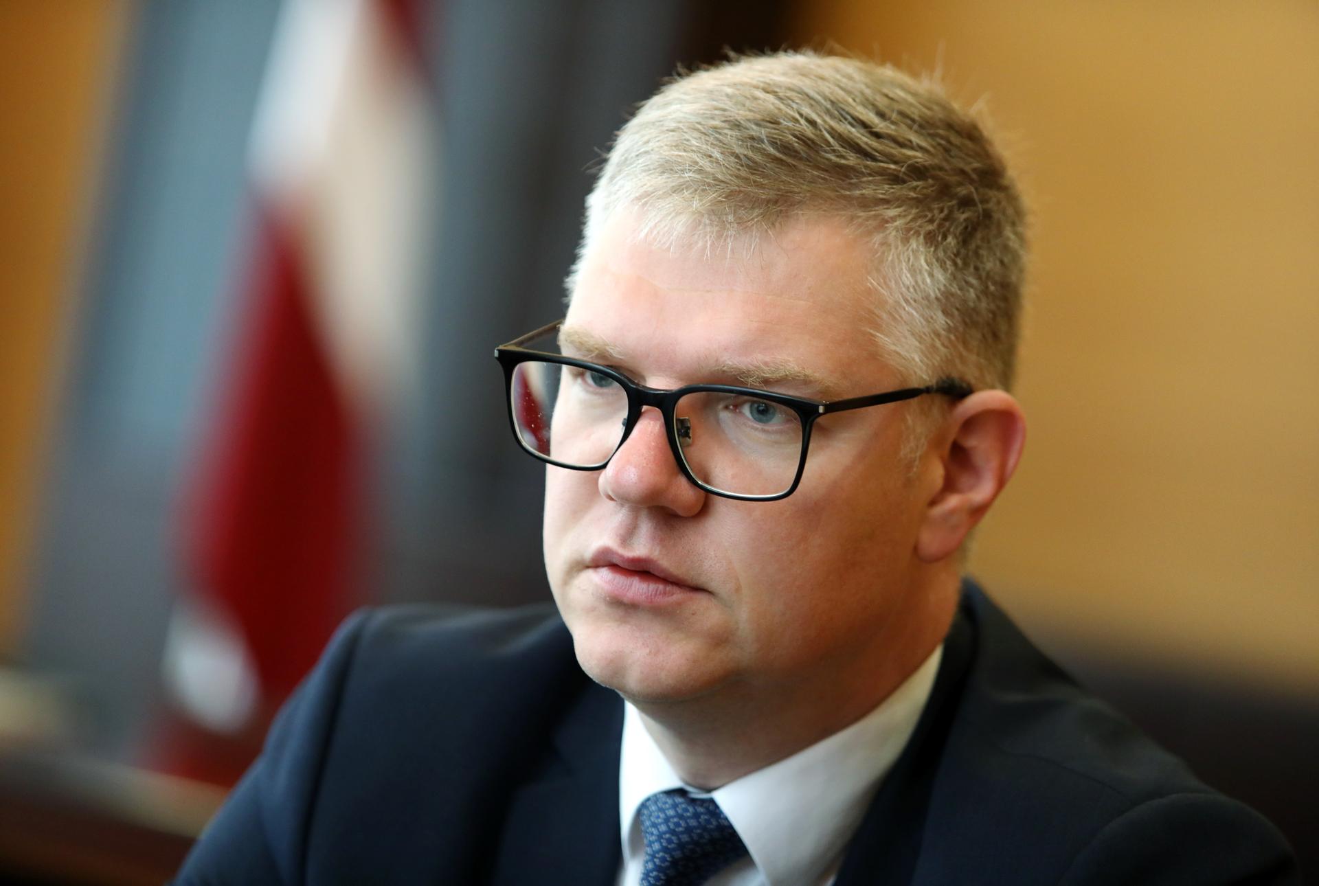 Рижская дума в следующем году планирует заморозить зарплаты депутатов