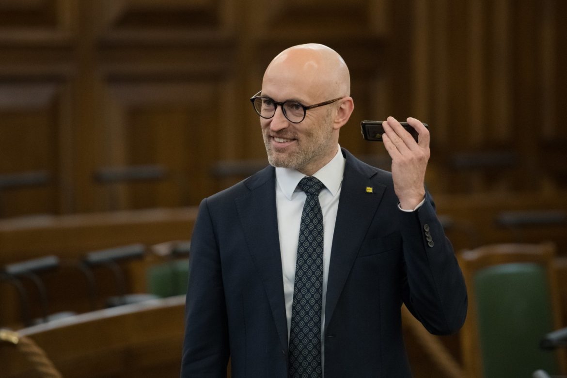 Павлютс разрешает: «Стричься в лесу - это нормально. Это ОК»