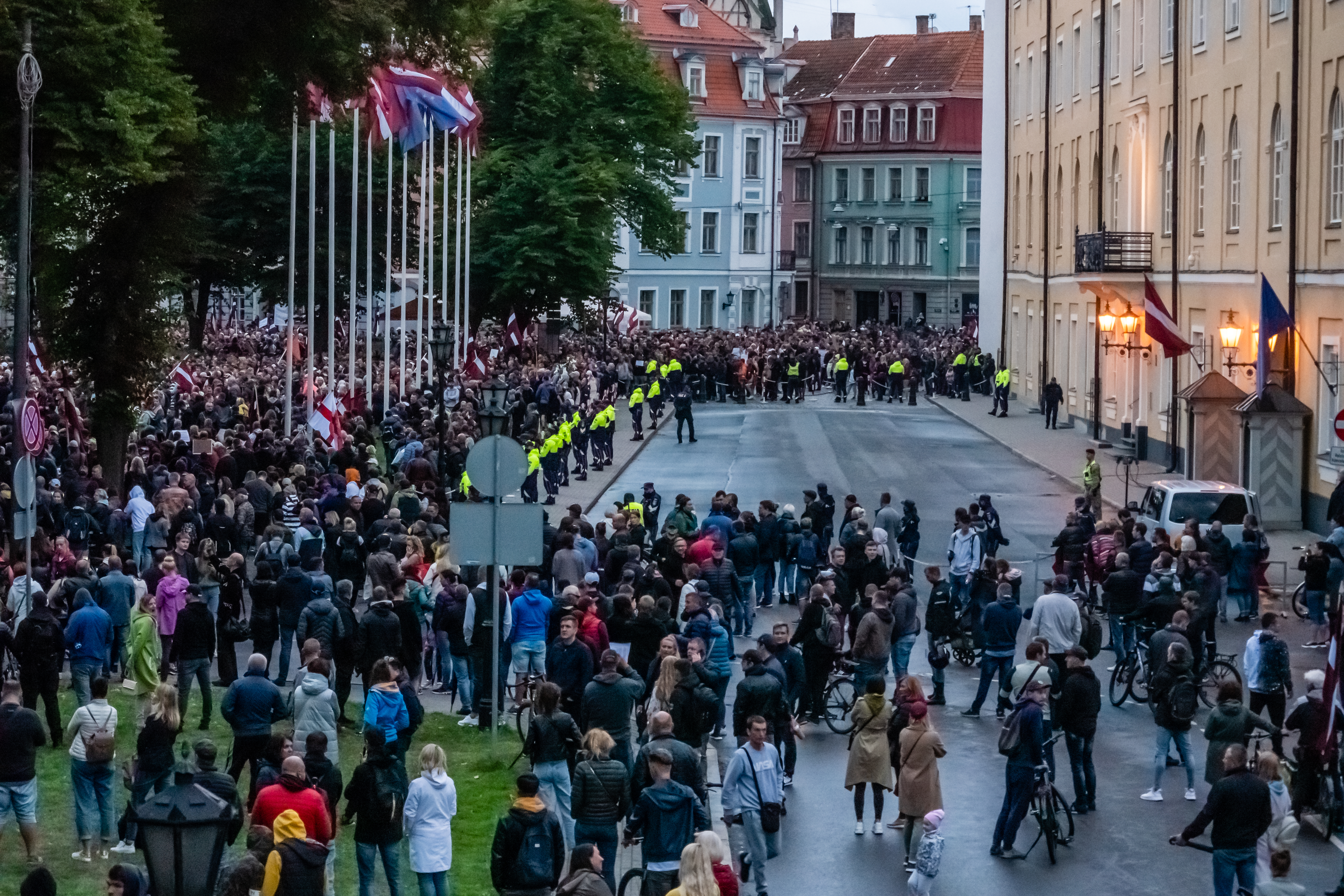 Девять заявок на пикеты «против обязательной вакцинации» получили в Рижской думе