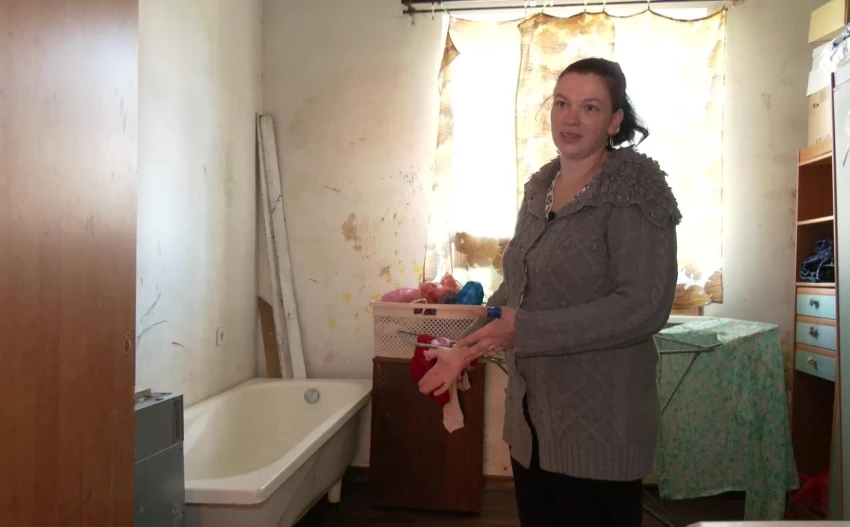 Выжить многодетной матери-одиночке в провинции: "Пока нагреваю воду в посуде - вода в ванной уже остыла"