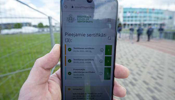 За сутки в Латвии выдали почти 140 000 цифровых сертификатов "Covid-19"