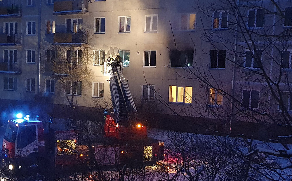 Пожар в рижской пятиэтажке - спасены 9 человек