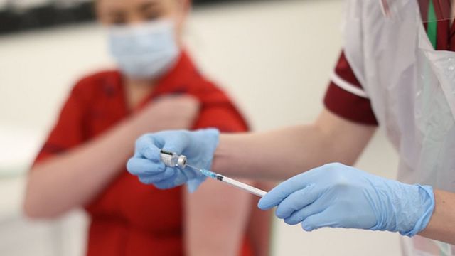 Думаете привиться от коронавируса? Что нужно знать перед уколом Думаете привиться от коронавируса? Что нужно знать перед уколом