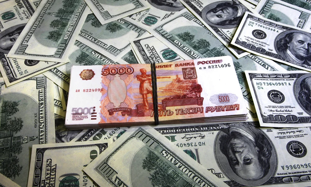 В России формируется валютный черный рынок