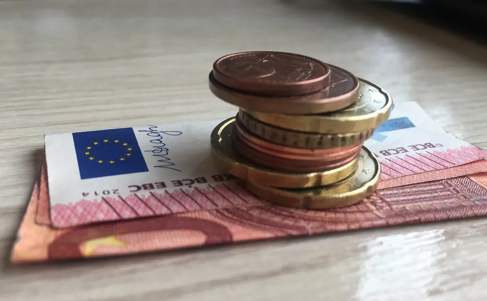 Курс евро упал до рекордно низкого уровня за последние 20 лет Курс евро упал до рекордно низкого уровня за последние 20 лет