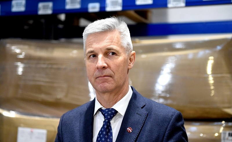 Пабрикс: "Хочу я купить коврик, захожу в магазин, выбираю... А потом выхожу и заказываю в интернете. В чем смысл?