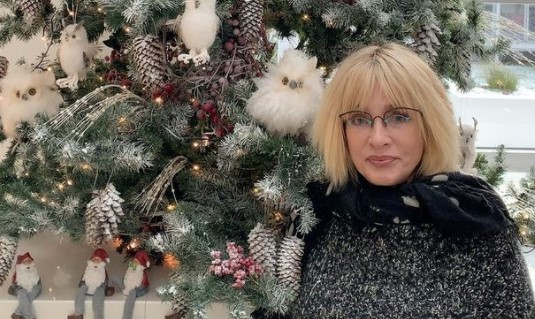 Лайма Вайкуле поздравила всех с Новым годом. А ее приняли за Пугачеву