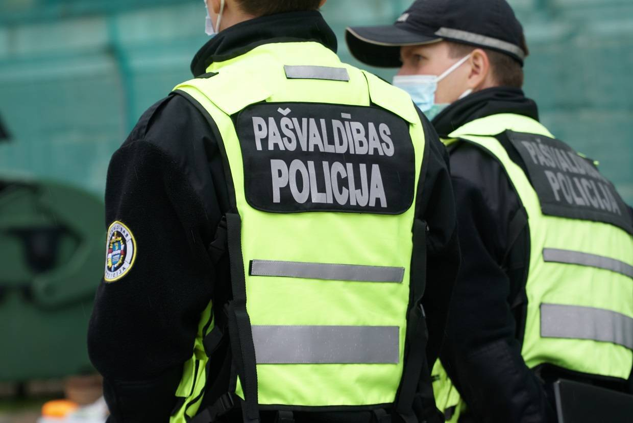 Выдвинуто обвинение двум сотрудникам муниципальной полиции за нанесение телесных повреждений задержанному