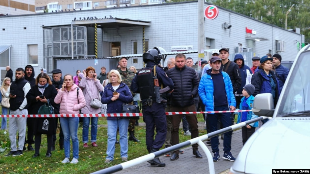 Количество погибших при стрельбе в школе Ижевска выросло до 15