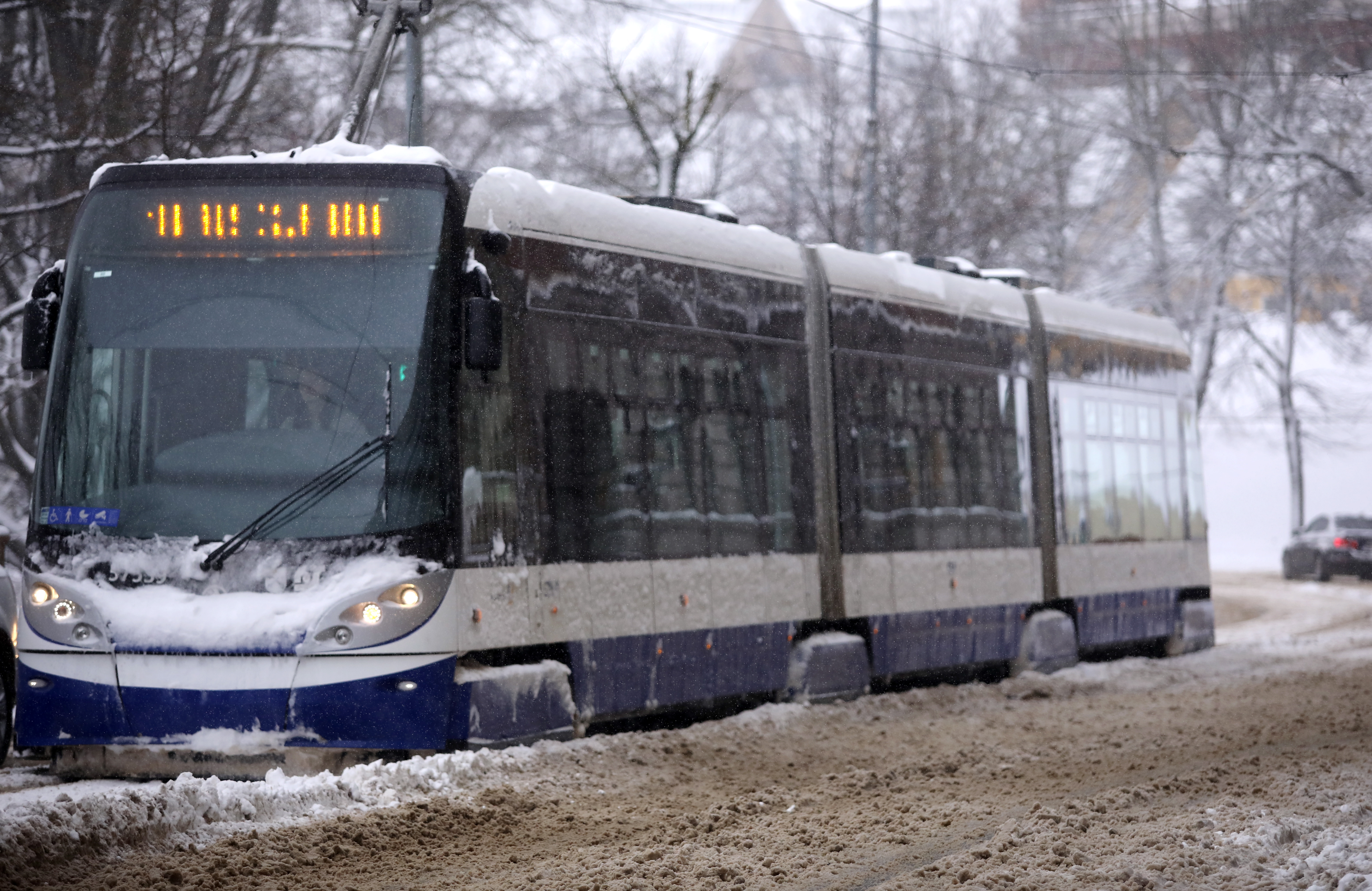 Из-за непогоды общественный транспорт опаздывает на 20-40 минут