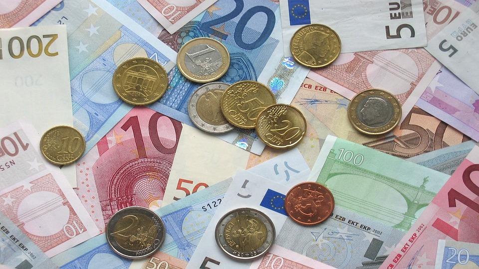 Минимальная зарплата повысится до 620 евро с 1 января