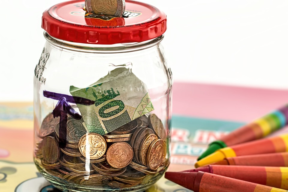 Нет возможностей откладывать на старость у 43% латгальцев и 18% рижан