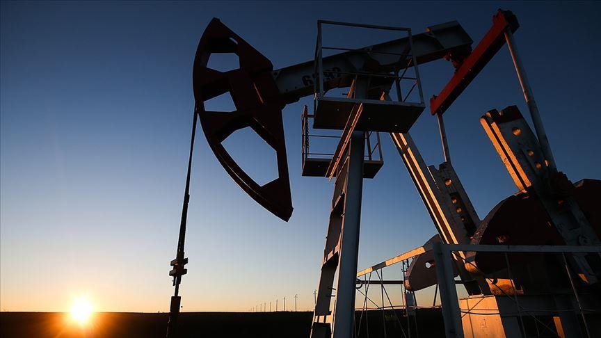 Цены на нефть опустились ниже 110 долларов за баррель
