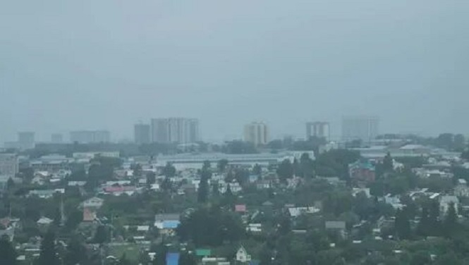 Дым от лесных пожаров накрывает Сибирь