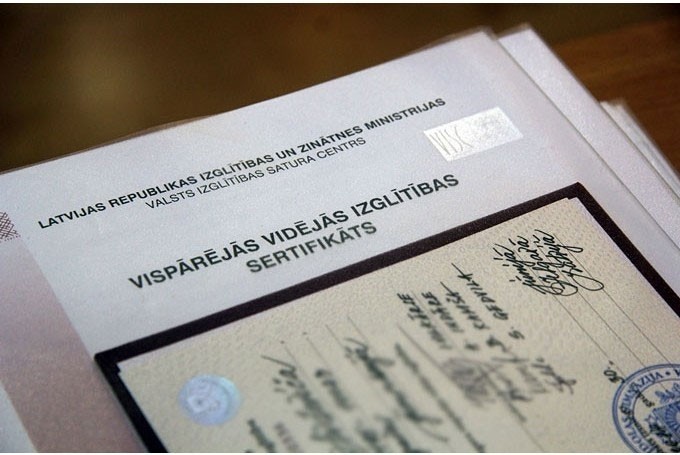 12 классы сегодня получат сертификаты о получении образования