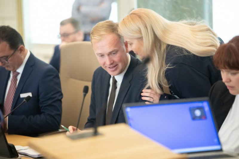 Советница министра уволена за критику коммуникации в госуправлении