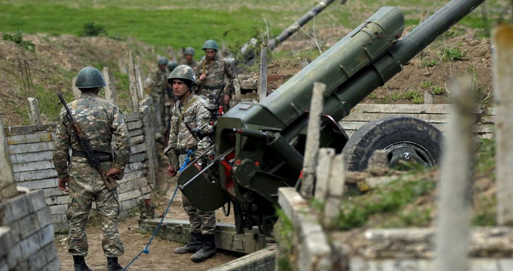В Армении сообщили о боях на границе с Азербайджаном