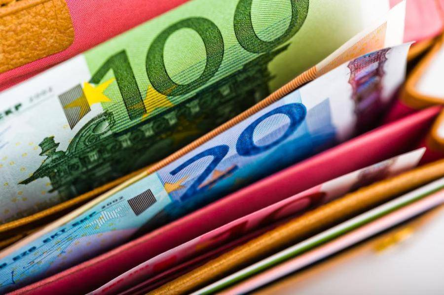 Чуть более 40% латвийцев причисляет себя к среднему классу