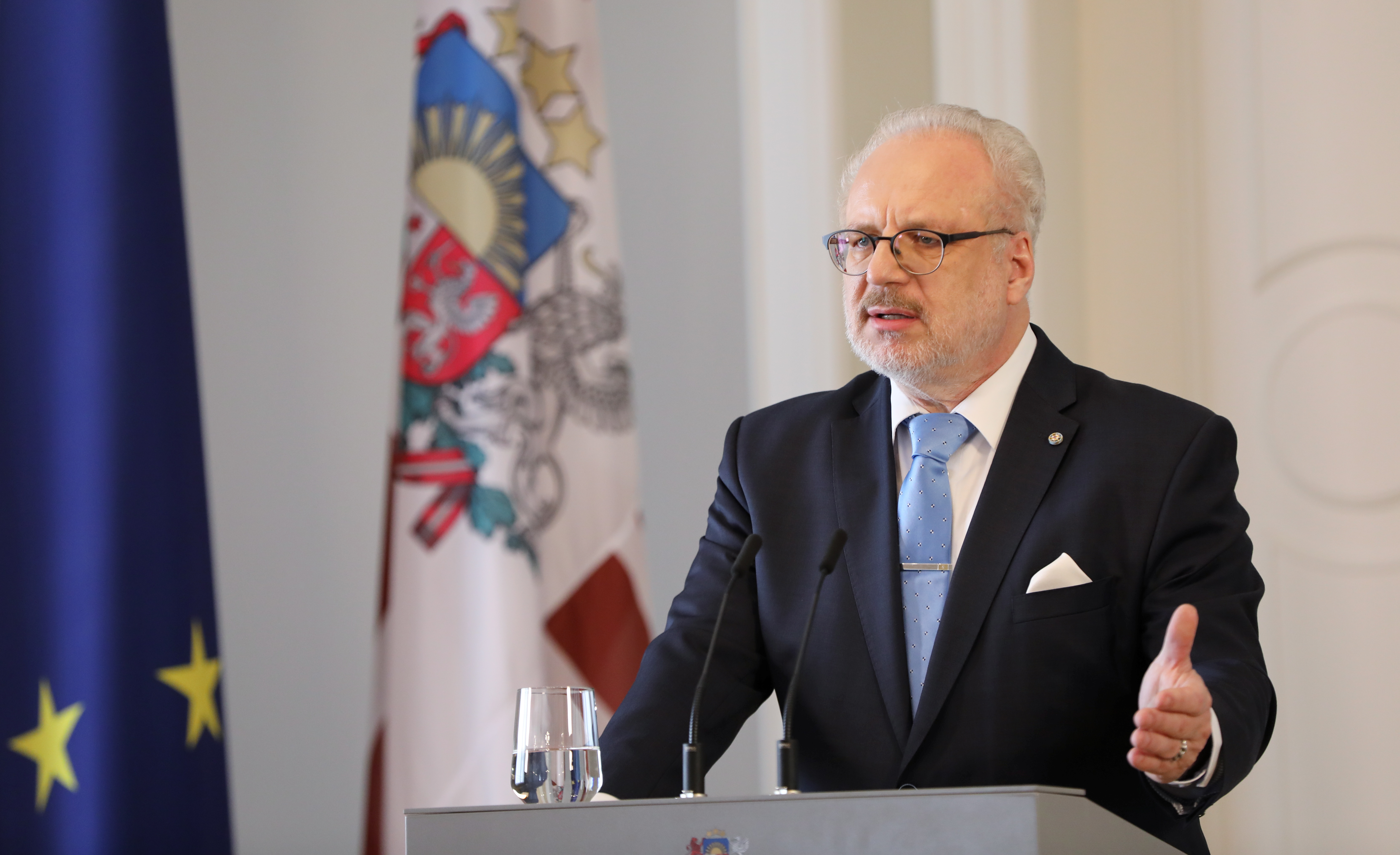 Президент 1 сентября пожелал преподавателям выдержки и терпения