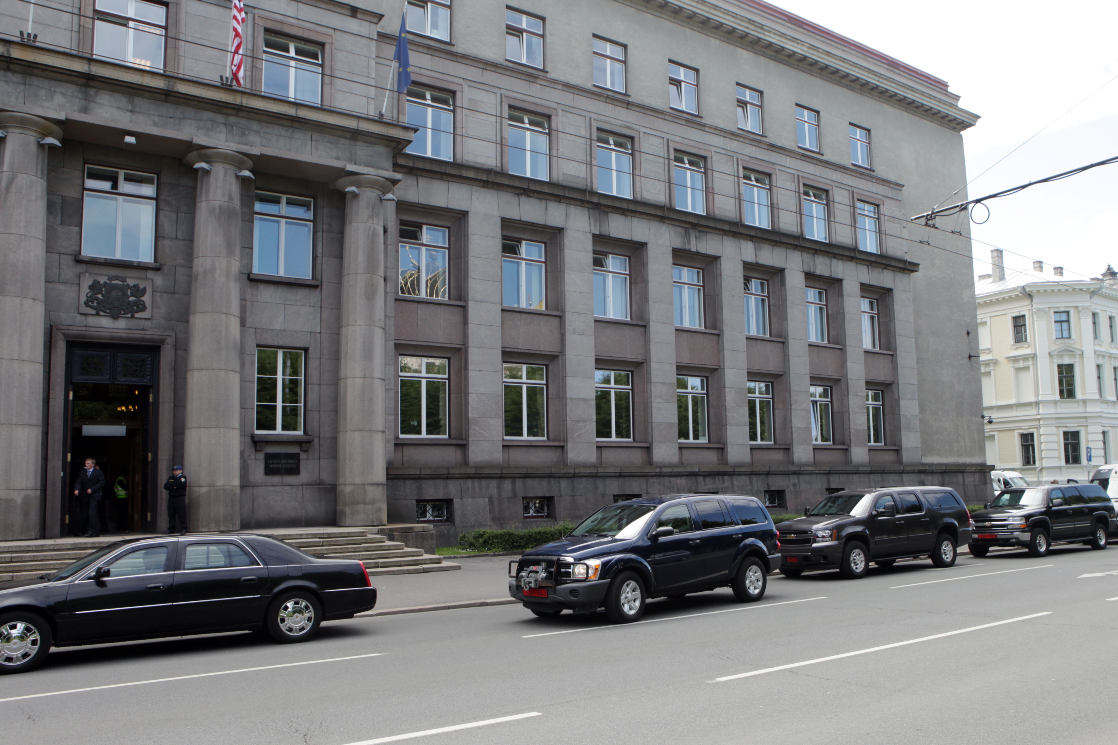Министров-перебежчиков будут отправлять в отставку