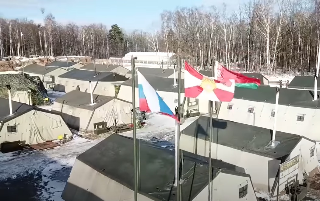 Российские военные разбили лагерь в нескольких километрах от Польши