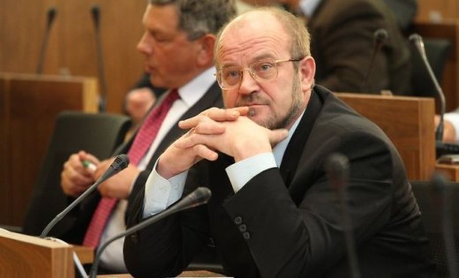 Комиссия одобрила. Адамсонса могут отдать под суд за шпионаж и мошенничество