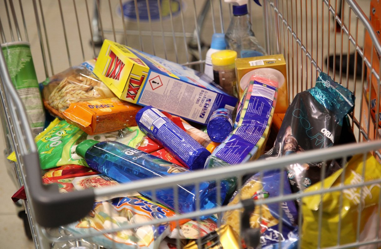 В магазинах все еще можно встретить российские и белорусские продукты