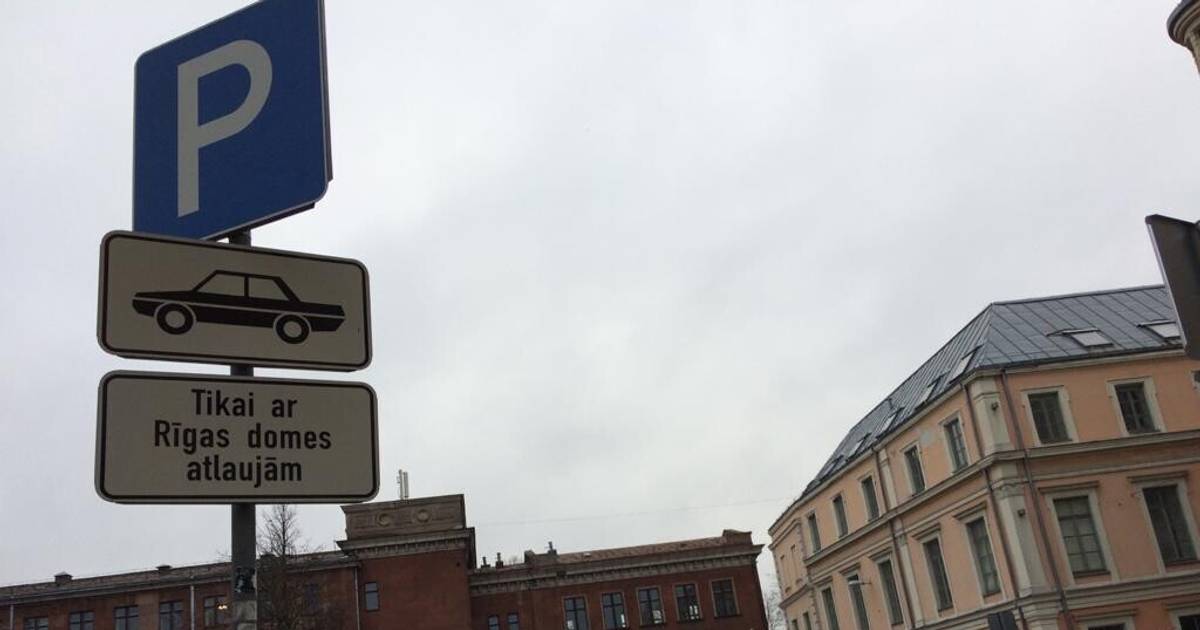 Рижская дума призывает рижан пересесть на велосипеды. И расширила собственную автопарковку Рижская дума призывает рижан пересесть на велосипеды. И расширила собственную автопарковку